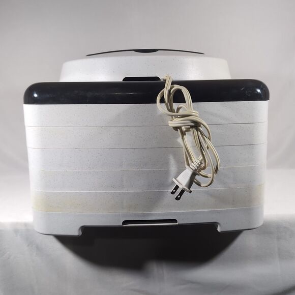 Nesco American Harvest Square 700-Watt 5-Tray Food Dehydrator (Model FD-80) - Picture 4 of 6